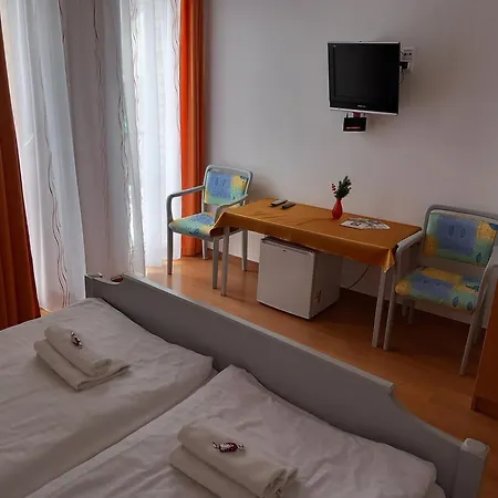 Foter Panzio 3*