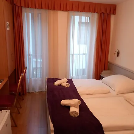 Foter Panzio 3*
